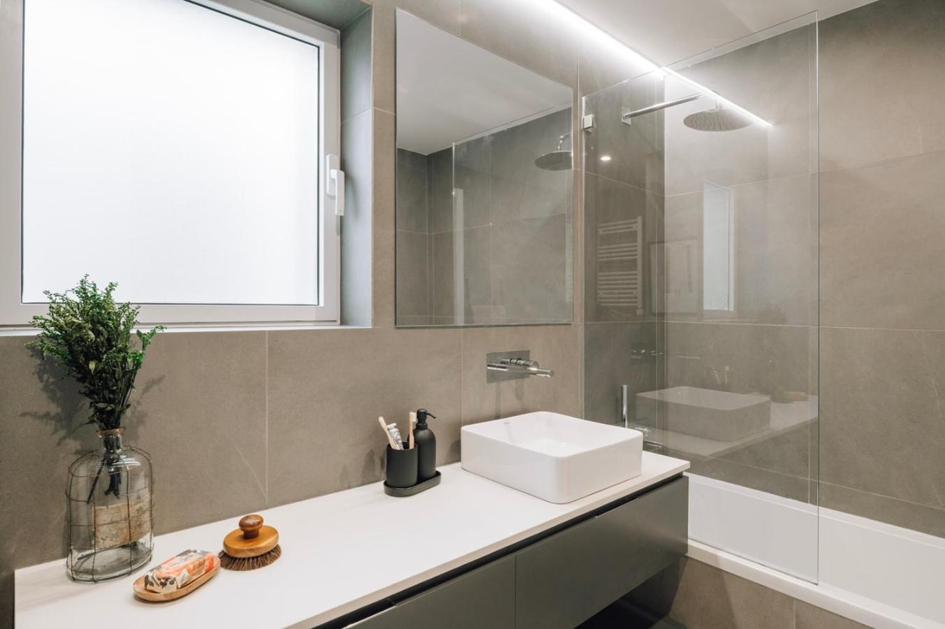 Biel - 2 Bedrooms, Pool And Parking In Arroios Lisbon