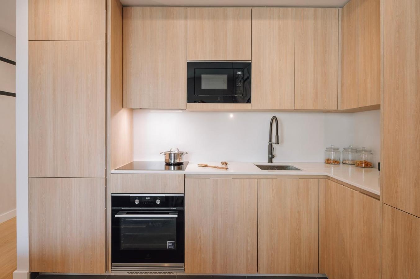 Biel - 2 Bedrooms, Pool And Parking In Arroios Lisbon