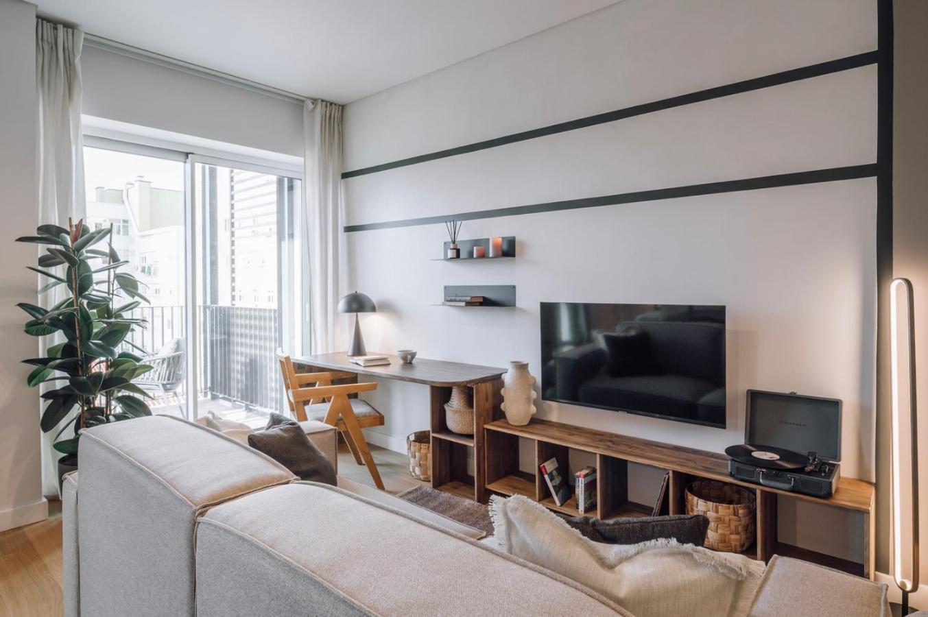Biel - 2 Bedrooms, Pool And Parking In Arroios