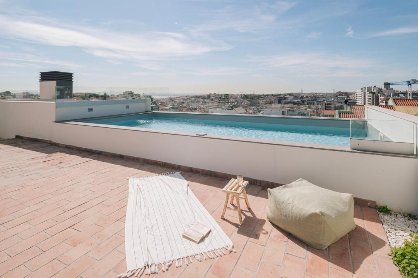 Biel - 2 Bedrooms, Pool And Parking In Arroios Apartment
